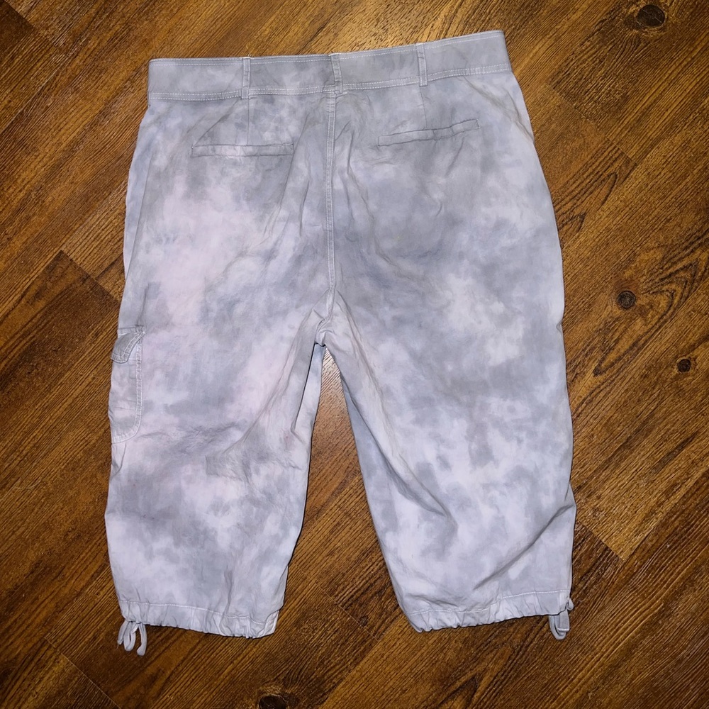 LAST CALL Laura Scott Gray Marbled Retro Lightweight Cargo Capri Pants Size 14 - Picture 4 of 12